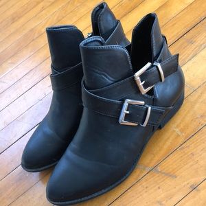 Ankle Boots with buckle